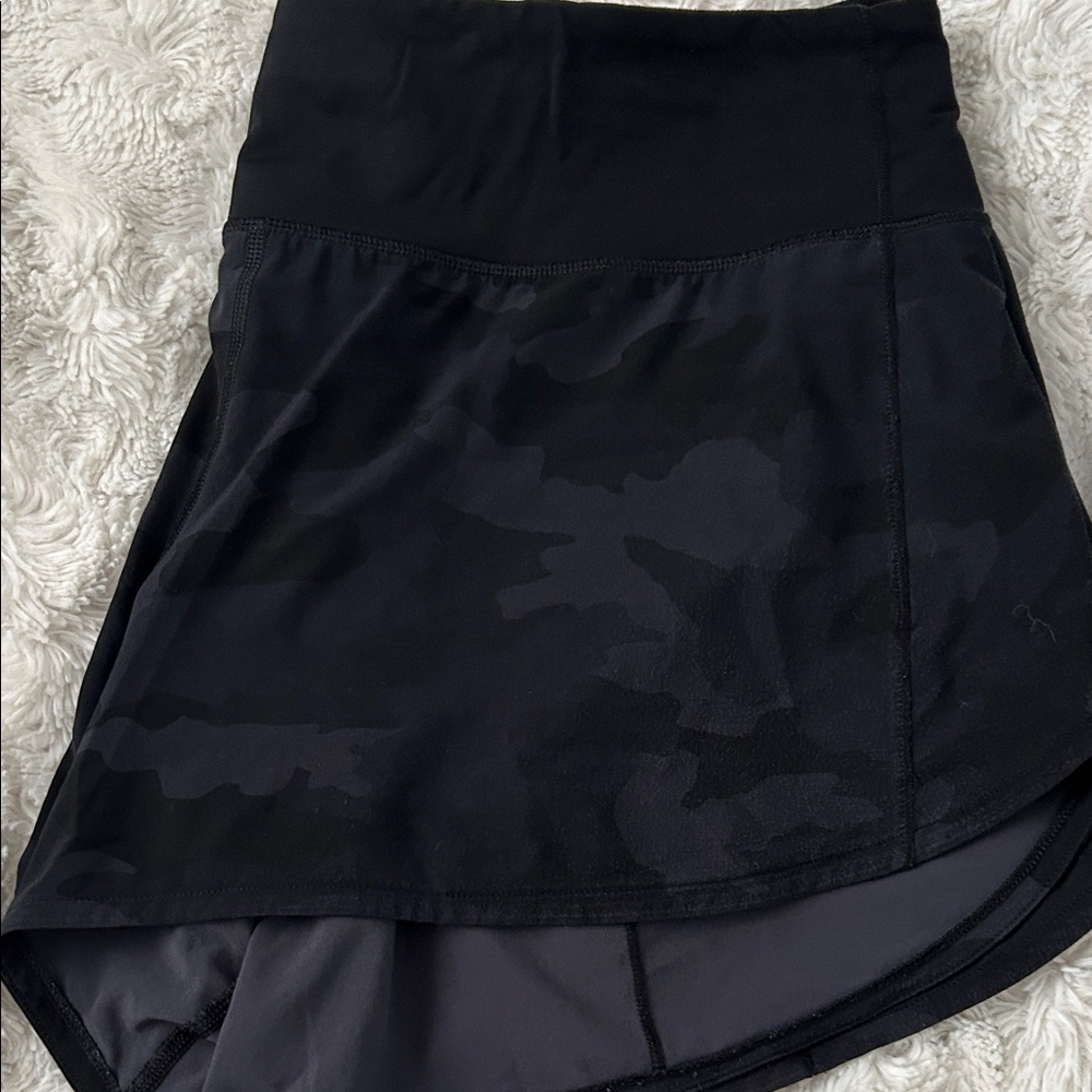 lululemon athletica black Camouflage Speed up shorts 4” - Picture 2 of 3
